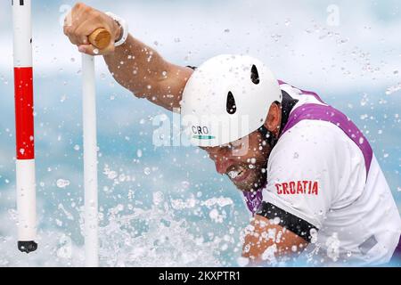 Matija Marinic von Kroatien in Aktion bei den Olympischen Spielen 2020 Canoe Slalom Men's C1 Semifinal am Kasai Canoe Slalom Centre in Tokio, Japan, am 26. Juli 2021. Foto: Igor Kralj/PIXSELL Stockfoto