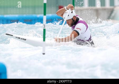 Matija Marinic von Kroatien in Aktion bei den Olympischen Spielen 2020 Canoe Slalom Men's C1 Semifinal am Kasai Canoe Slalom Centre in Tokio, Japan, am 26. Juli 2021. Foto: Igor Kralj/PIXSELL Stockfoto