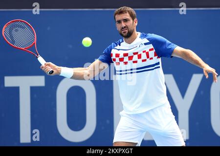 Marin Cilic aus Kroatien gibt am 5. Tag der Olympischen Spiele 2020 in Tokio im Ariake Tennis Park am 28. Juli 2021 in Tokio, Japan, einen Schuss zurück, während seines Männer-Doubles-Quaterfinalspiels mit Ivan Dodig aus Kroatien gegen Andy Murray und Joe Salisbur aus Großbritannien. Foto: Igor Kralj/PIXSELL Stockfoto
