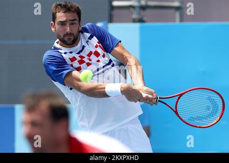 Marin Cilic aus Kroatien gibt am 5. Tag der Olympischen Spiele 2020 in Tokio im Ariake Tennis Park am 28. Juli 2021 in Tokio, Japan, einen Schuss zurück, während seines Männer-Doubles-Quaterfinalspiels mit Ivan Dodig aus Kroatien gegen Andy Murray und Joe Salisbur aus Großbritannien. Foto: Igor Kralj/PIXSELL Stockfoto