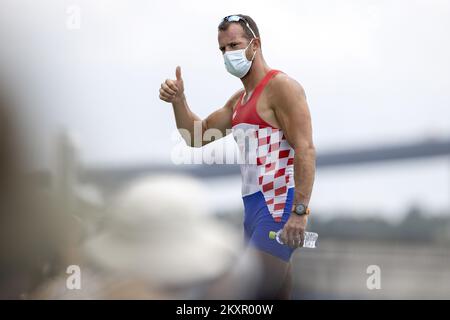 Der Bronzemedaillengewinner Damir Martin vom Team Kroatien wird bei der Medaillenverleihung für das Single Sculls Final A der Männer am 7. Tag der Olympischen Spiele 2020 in Tokio am Sea Forest Waterway am 30. Juli 2021 in Tokio, Japan, gezeigt. Foto: Igor Kralj/PIXSELL Stockfoto