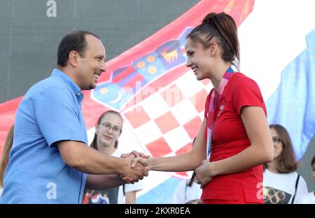 Feierlicher Empfang von Matea Jelic, die bei den Olympischen Spielen in Tokio in Teakwondo in ihrer Heimatstadt Knin am 30 eine Goldmedaille gewann. Juli 2021 Foto: Dusko Jaramaz/PIXSELL Stockfoto