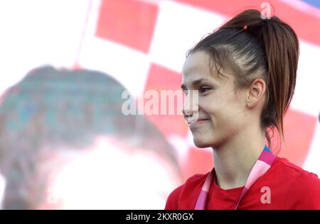 Feierlicher Empfang von Matea Jelic, die bei den Olympischen Spielen in Tokio in Teakwondo in ihrer Heimatstadt Knin am 30 eine Goldmedaille gewann. Juli 2021 Foto: Dusko Jaramaz/PIXSELL Stockfoto