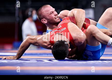 TOKIO, JAPAN – AUGUST 02: Bozo Starcevic von Team Croatia tritt mit AIK Mnatsakaian aus Bulgarien am 10. August der Olympischen Spiele 2020 in Tokio im Olympiastadion am 02 2021. August in Japan an den acht Finalen des Wrestling an. Foto : Igor Kralj/PIXSELL Stockfoto