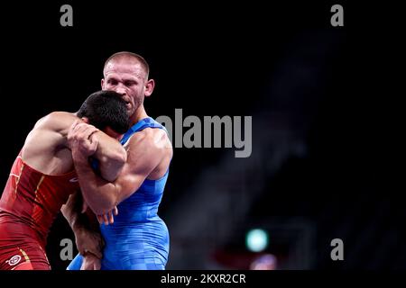 TOKIO, JAPAN – AUGUST 02: Bozo Starcevic von Team Croatia tritt mit AIK Mnatsakaian aus Bulgarien am 10. August der Olympischen Spiele 2020 in Tokio im Olympiastadion am 02 2021. August in Japan an den acht Finalen des Wrestling an. Foto : Igor Kralj/PIXSELL Stockfoto