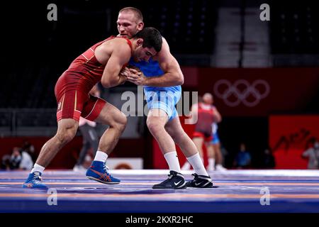 TOKIO, JAPAN – AUGUST 02: Bozo Starcevic von Team Croatia tritt mit AIK Mnatsakaian aus Bulgarien am 10. August der Olympischen Spiele 2020 in Tokio im Olympiastadion am 02 2021. August in Japan an den acht Finalen des Wrestling an. Foto : Igor Kralj/PIXSELL Stockfoto