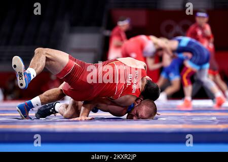 TOKIO, JAPAN – AUGUST 02: Bozo Starcevic von Team Croatia tritt mit AIK Mnatsakaian aus Bulgarien am 10. August der Olympischen Spiele 2020 in Tokio im Olympiastadion am 02 2021. August in Japan an den acht Finalen des Wrestling an. Foto : Igor Kralj/PIXSELL Stockfoto