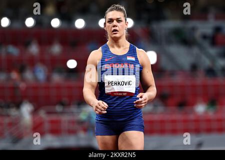 TOKIO, JAPAN – AUGUST 02: Diskuswerfer Sandra Perkovic vom Team Kroatien tritt am 10. Tag der Olympischen Spiele 2020 in Tokio am 02 2021. August im Olympiastadion in Tokio, Japan, beim Diskuswurf an. Foto: Igor Kralj/PIXSELL Stockfoto