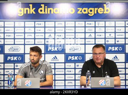 Cheftrainer Czeslaw Michniewicz und Spieler Mateusz Wieteska von Legia Warschau nimmt am 3. August 2021 im Maksimir-Stadion zwischen GNK Dinamo Zagreb und Legia Warschau in Zagreb, Kroatien, vor der ersten Etappe der dritten Qualifikationsrunde der UEFA Champions League an einer Pressekonferenz Teil. Foto: Matija Habljak/PIXSELL Stockfoto