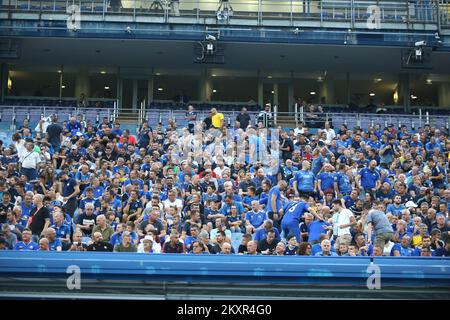 Kroatien, Zagreb - 4. AUGUST 2021 Fans während des Fußballspiels der dritten Qualifikationsrunde Leg 1 der UEFA Champions League zwischen Dinamo Zagreb und Legia Warschau im Maksimir Stadium. Foto: Matija Habljak/PIXSELL Stockfoto