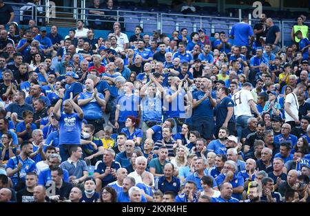 Kroatien, Zagreb - 4. AUGUST 2021 Fans während des Fußballspiels der dritten Qualifikationsrunde Leg 1 der UEFA Champions League zwischen Dinamo Zagreb und Legia Warschau im Maksimir Stadium. Foto: Matija Habljak/PIXSELL Stockfoto