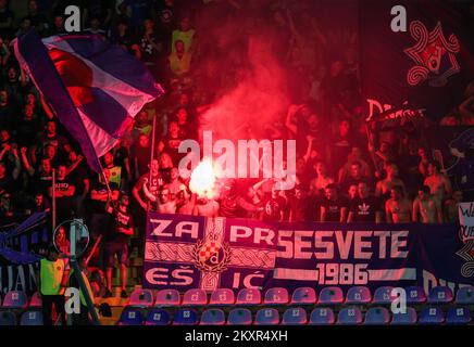 Kroatien, Zagreb - 4. AUGUST 2021 Fans während des Fußballspiels der dritten Qualifikationsrunde Leg 1 der UEFA Champions League zwischen Dinamo Zagreb und Legia Warschau im Maksimir Stadium. Foto: Jurica Galoic/PIXSELL Stockfoto