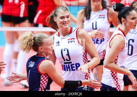 ZADAR, KROATIEN - AUGUST 19: Kroatische Volleyballspieler Rene Sain und Samanta Fabris während des CEV EuroVolley 2021 Pool C-Spiels zwischen Kroatien und der Schweiz in der Kresimir Cosic Hall im Visnjik Sports Center am 19. August 2021 in Zadar, Kroatien. Foto: Luka Stanzl/PIXSELL Stockfoto