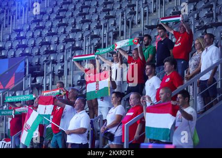 ZADAR, KROATIEN - AUGUST 20: Ungarische Fans auf den Tribünen während des CEV EuroVolley 2021 Pool C-Spiels zwischen Ungarn und der Slowakei in der Kresimir Cosic Hall im Visnjik Sports Center am 20. August 2021 in Zadar, Kroatien. Foto: Luka Stanzl/PIXSELL Stockfoto