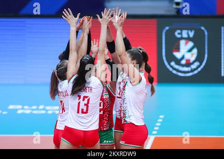 ZADAR, KROATIEN - AUGUST 20: Ungarische Volleyballspieler feiern einen Punkt beim CEV EuroVolley 2021 Pool C Match zwischen Ungarn und der Slowakei in der Kresimir Cosic Hall im Visnjik Sports Center am 20. August 2021 in Zadar, Kroatien. Foto: Luka Stanzl/PIXSELL Stockfoto