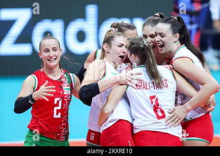 ZADAR, KROATIEN - AUGUST 20: Ungarische Volleyballspieler feiern einen Punkt beim CEV EuroVolley 2021 Pool C Match zwischen Ungarn und der Slowakei in der Kresimir Cosic Hall im Visnjik Sports Center am 20. August 2021 in Zadar, Kroatien. Foto: Luka Stanzl/PIXSELL Stockfoto