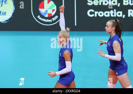 ZADAR, KROATIEN - AUGUST 23: Nadzeya Stoliar aus Belarus feiert nach einem Punkt während des CEV EuroVolley 2021 Pool C-Spiels zwischen der Schweiz und Belarus in der Kresimir Cosic Hall im Visnjik Sports Center am 23. August 2021 in Zadar, Kroatien. Foto: Luka Stanzl/PIXSELL Stockfoto