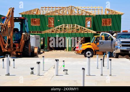 Schwerer Sturm Tornado – Joplin, Mo. , 22. Mai 2012 das Baugewerbe ist ein Jahr nach der Zerstörung eines Drittels der Stadt Joplin, Missouri am 22. Mai 2011 durch einen Tornado von EF5 noch immer stark. Die FEMA war innerhalb von Stunden nach dem Ereignis in der Stadt, um den Rettungskräften und den vom Tornado betroffenen Menschen Hilfe zu leisten. Steve Zumwalt/FEMA. Missouri: Schwere Stürme, Tornados Und Überschwemmungen. Fotos zu Katastrophen- und Notfallmanagementprogrammen, Aktivitäten und Beamten Stockfoto