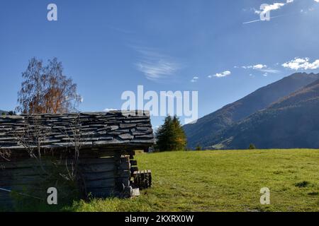 Mölltal, Kärnten, Oberkärnten, Jahreszeit, Herbst, Lärchen, braun, Tal, Berg, Sagritz, Apriach, Scheune, Heustadel, Schupfe, Mitteldorf, Bergbauernhof Stockfoto