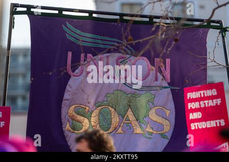 London, Großbritannien. 30.. November 2022. Rallye und März für Bezahlung und Konditionen durch die UCU und CWU Credit: Ian Davidson/Alamy Live News Stockfoto