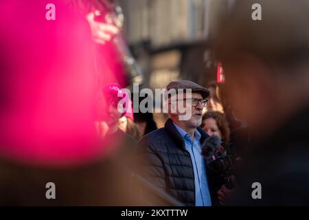 London, Großbritannien. 30.. November 2022. Rallye und März für Bezahlung und Konditionen durch die UCU und CWU Credit: Ian Davidson/Alamy Live News Stockfoto