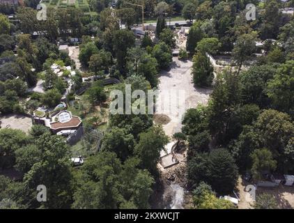 Luftfoto aufgenommen am 4. August 2021 zeigt Park Maksimir in Zagreb, Kroatien. Park Maksimir ist der älteste und größte öffentliche Park in Zagreb. Es ist für Zagreb genauso wichtig wie Bois de Boulogne für Paris, Tiergarten für Berlin und Regents Park für London. Maksimir wurde 1787 gegründet und war der erste große öffentliche Park in Südosteuropa. Foto: Luka Stanzl/PIXSELL Stockfoto