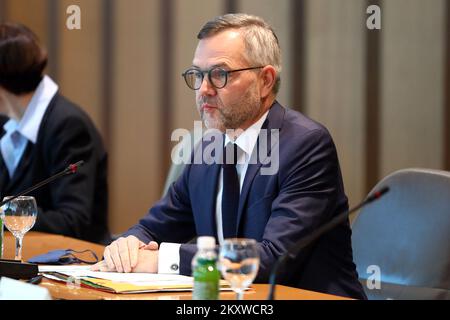 Staatsminister für Europa Michael Roth während des Treffens mit Mitgliedern der Freundschaftsgruppe der Parlamentarischen Versammlung von Bosnien und Herzegowina und Mitglied des Deutschen Bundestages Adis Ahmetovic am 1,2021. Dezember in Sarajewo, Bosnien und Herzegowina. Foto: Armin Durgut/PIXSELL Stockfoto