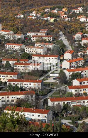 Blick auf die Stadt Labin in Istrien am 4. Dezember 2021. Labin ist eine Stadt im westlichen Teil Kroatiens, im Kreis Istrien. Foto: Srecko Niketic/PIXSELL Stockfoto