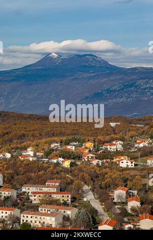 Blick auf die Stadt Labin in Istrien am 4. Dezember 2021. Labin ist eine Stadt im westlichen Teil Kroatiens, im Kreis Istrien. Foto: Srecko Niketic/PIXSELL Stockfoto