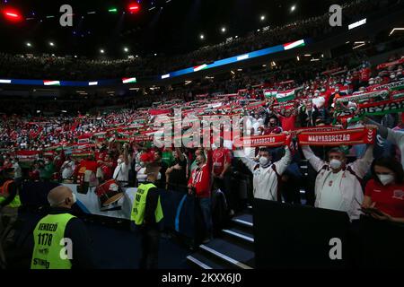 BUDAPEST, UNGARN - 16. JANUAR: Fans während des EHF-EURO-2022-Spiels der Herren zwischen Portugal und Ungarn in der Multifunktionsarena am 16. Januar 2022 in Budapest, Ungarn. Foto: Sanjin Strukic/PIXSELL Stockfoto