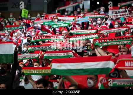 BUDAPEST, UNGARN - JANUAR 18: Ungarische Fans während des EHF-EURO-2022-Spiels der Herren zwischen Island und Ungarn in der MVM Dome Multifunctional Arena am 18. Januar 2022 in Budapest, Ungarn. Foto: Sanjin Strukic/PIXSELL Stockfoto