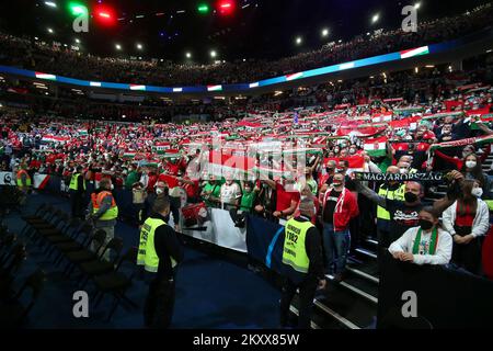 BUDAPEST, UNGARN - 18. JANUAR: Fans beim EHF-EURO-2022-Spiel der Herren zwischen Island und Ungarn in der MVM Dome Multifunctional Arena am 18. Januar 2022 in Budapest, Ungarn. Foto: Sanjin Strukic/PIXSELL Stockfoto