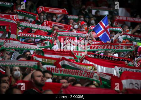 BUDAPEST, UNGARN - JANUAR 18: Ungarische Fans während des EHF-EURO-2022-Spiels der Herren zwischen Island und Ungarn in der MVM Dome Multifunctional Arena am 18. Januar 2022 in Budapest, Ungarn. Foto: Sanjin Strukic/PIXSELL Stockfoto