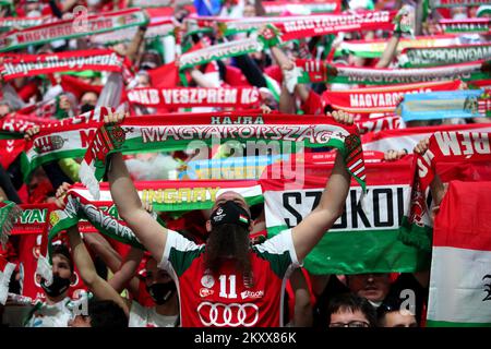 BUDAPEST, UNGARN - JANUAR 18: Ungarische Fans während des EHF-EURO-2022-Spiels der Herren zwischen Island und Ungarn in der MVM Dome Multifunctional Arena am 18. Januar 2022 in Budapest, Ungarn. Foto: Sanjin Strukic/PIXSELL Stockfoto