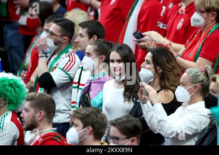BUDAPEST, UNGARN - 18. JANUAR: Fans beim EHF-EURO-2022-Spiel der Herren zwischen Island und Ungarn in der MVM Dome Multifunctional Arena am 18. Januar 2022 in Budapest, Ungarn. Foto: Sanjin Strukic/PIXSELL Stockfoto