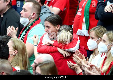 BUDAPEST, UNGARN - 18. JANUAR: Fans beim EHF-EURO-2022-Spiel der Herren zwischen Island und Ungarn in der MVM Dome Multifunctional Arena am 18. Januar 2022 in Budapest, Ungarn. Foto: Sanjin Strukic/PIXSELL Stockfoto