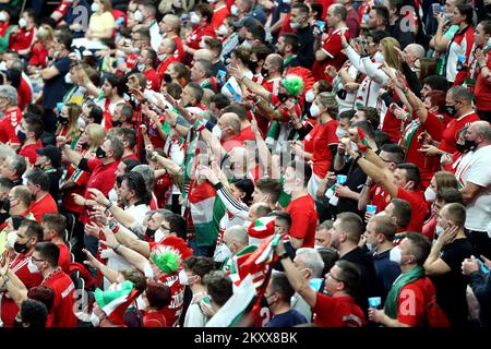 BUDAPEST, UNGARN - 18. JANUAR: Fans beim EHF-EURO-2022-Spiel der Herren zwischen Island und Ungarn in der MVM Dome Multifunctional Arena am 18. Januar 2022 in Budapest, Ungarn. Foto: Sanjin Strukic/PIXSELL Stockfoto