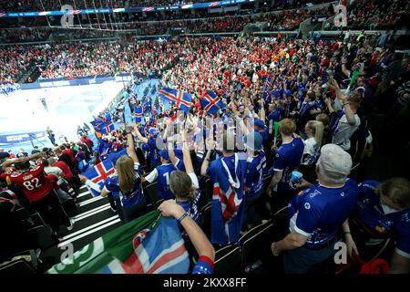 BUDAPEST, UNGARN - 18. JANUAR: Fans beim EHF-EURO-2022-Spiel der Herren zwischen Island und Ungarn in der MVM Dome Multifunctional Arena am 18. Januar 2022 in Budapest, Ungarn. Foto: Sanjin Strukic/PIXSELL Stockfoto