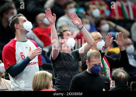BUDAPEST, UNGARN - 18. JANUAR: Fans beim EHF-EURO-2022-Spiel der Herren zwischen den Niederlanden und Portugal auf der MVM Dome Multifunctional Arena am 18. Januar 2022 in Budapest, Ungarn. Foto: Sanjin Strukic/PIXSELL Stockfoto