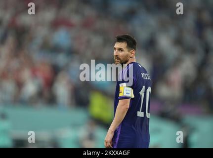 Doha, Katar. 30.. November 2022. Lionel Messi aus Argentinien reagiert auf das Spiel der Gruppe C zwischen Polen und Argentinien bei der FIFA-Weltmeisterschaft 2022 im Stadium 974 in Doha, Katar, am 30. November 2022. Kredit: Xiao Yijiu/Xinhua/Alamy Live News Stockfoto