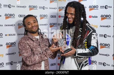 Bob Vylan gewinnt bei den Mobo Awards 2022 in der OVO Arena Wembley, London, den Best Alternative Music Act. Bilddatum: Mittwoch, 30. November 2022. Stockfoto