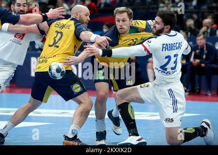 Albin Lagergren von Schweden in Aktion beim Halbfinalspiel der Herren EHF EURO 2022 zwischen Frankreich und Schweden auf der MVM Dome am 28. Januar 2022 in Budapest, Ungarn. Foto: Sanjin Strukic/PIXSELL Stockfoto