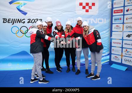 Die Olympischen Athleten Zrinka Ljutic (Skifahren), Tena Hadzic (Skilanglauf), Matej Vidovic (Skifahren), Vedrana Malec (Skilanglauf), Lea Jugovac (Snowboarden), Marko Skender (Winterski), Andrea Komsic (Skifahren) werden während der Präsentation, des Treffens mit kroatischen Olympiasiaten in Zagrea, den Olympischen Spielen 2022 und in Zagrean gesehen. Am 29. Januar 2022. Foto: Igor Kralj/PIXSELL Stockfoto