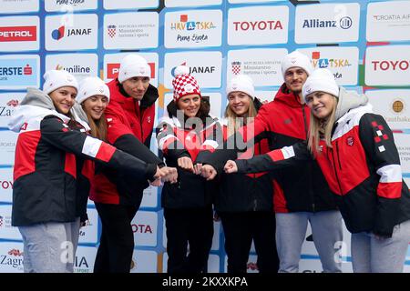 Die Olympischen Athleten Zrinka Ljutic (Skifahren), Tena Hadzic (Skilanglauf), Matej Vidovic (Skifahren), Vedrana Malec (Skilanglauf), Lea Jugovac (Snowboarden), Marko Skender (Winterski), Andrea Komsic (Skifahren) werden während der Präsentation, des Treffens mit kroatischen Olympiasiaten in Zagrea, den Olympischen Spielen 2022 und in Zagrean gesehen. Am 29. Januar 2022. Foto: Igor Kralj/PIXSELL Stockfoto