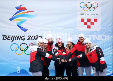 Die Olympischen Athleten Zrinka Ljutic (Skifahren), Tena Hadzic (Skilanglauf), Matej Vidovic (Skifahren), Vedrana Malec (Skilanglauf), Lea Jugovac (Snowboarden), Marko Skender (Winterski), Andrea Komsic (Skifahren) werden während der Präsentation, des Treffens mit kroatischen Olympiasiaten in Zagrea, den Olympischen Spielen 2022 und in Zagrean gesehen. Am 29. Januar 2022. Foto: Igor Kralj/PIXSELL Stockfoto