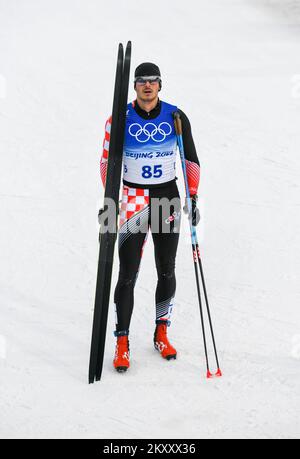 Marko Skender von Team Croatia nimmt am 7. Tag der Winterolympiade 2022 in Peking am 11. Februar 2022 im Nationalen Skilanglaufzentrum in Zhangjiakou, China, an der Men's Cross-Country Skiing 15km Classic Teil. Foto: Jaki Franja/PIXSELL Stockfoto