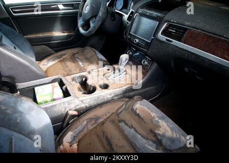 Staten Island, New York, 8. November 2012 in einem überfluteten Auto, zerstört durch Hurrikan Sandy Strong Waters. Die FEMA ist in der Phase der Reaktion, um den Überlebenden von Hurrikan Sandy zu helfen. . New York Hurrikan Sandy. Fotos zu Katastrophen- und Notfallmanagementprogrammen, Aktivitäten und Beamten Stockfoto