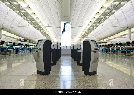 Hongkong - Juni 04, 2015: Hong Kong International Airport. Hong Kong International Airport ist der größte Flughafen in Hongkong. Es ist o entfernt Stockfoto