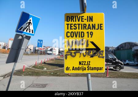 Der größte Drive-in-Teststandort für Coronavirus-Krankheit (COVID-19) auf der Zagreb-Messe wurde aufgrund der geringeren Zahl positiver Menschen in Zagreb (Kroatien) am 02 geschlossen. März 2022. Foto: Zeljko Hladika/PIXSELL Stockfoto