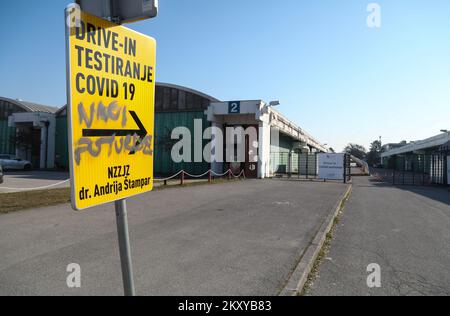 Der größte Drive-in-Teststandort für Coronavirus-Krankheit (COVID-19) auf der Zagreb-Messe wurde aufgrund der geringeren Zahl positiver Menschen in Zagreb (Kroatien) am 02 geschlossen. März 2022. Foto: Zeljko Hladika/PIXSELL Stockfoto